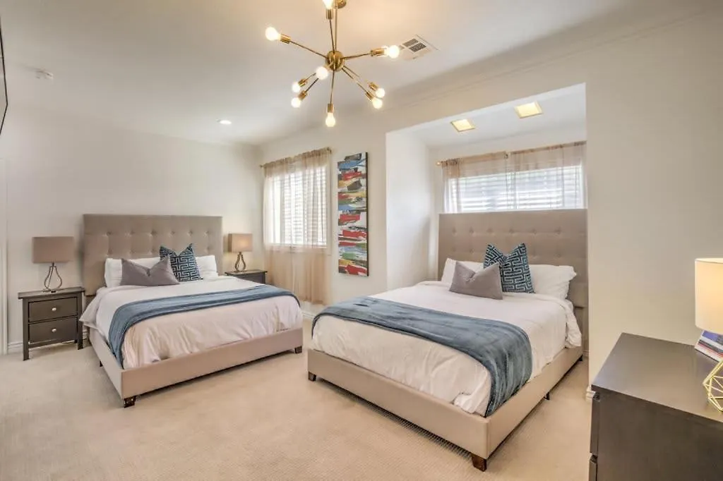 Villa Greens- 5,700Sf Luxury Las Vegas Pool