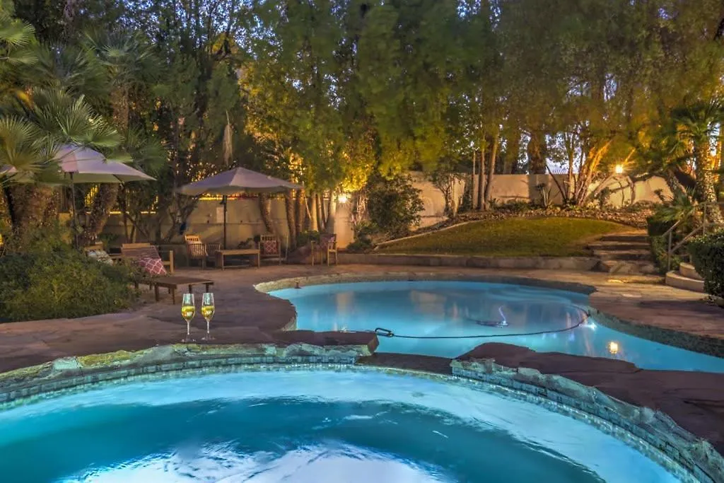 Villa Greens- 5,700Sf Luxury Las Vegas Pool