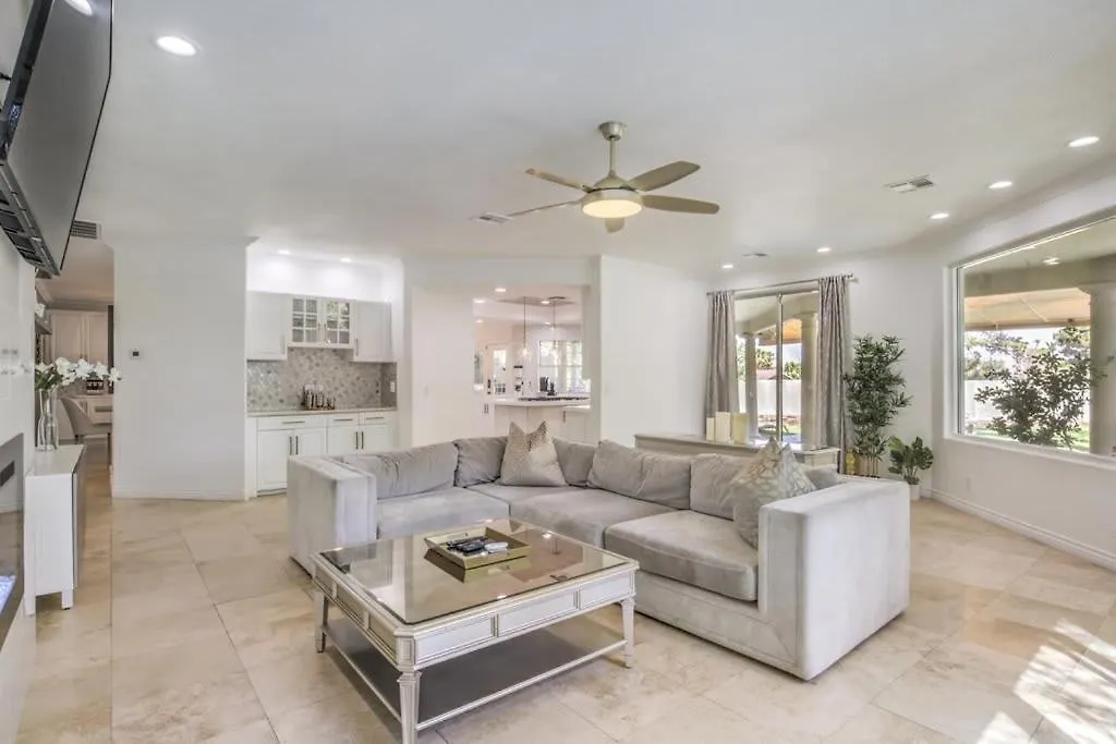 Villa Greens- 5,700Sf Luxury Las Vegas Pool