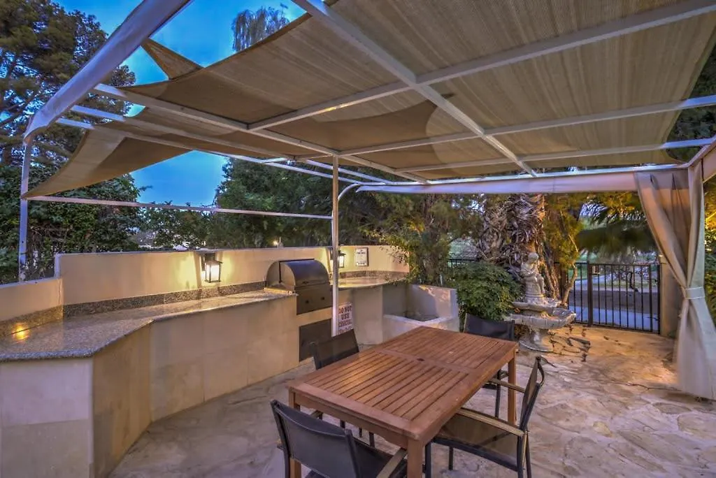 Villa Greens- 5,700Sf Luxury Las Vegas Pool