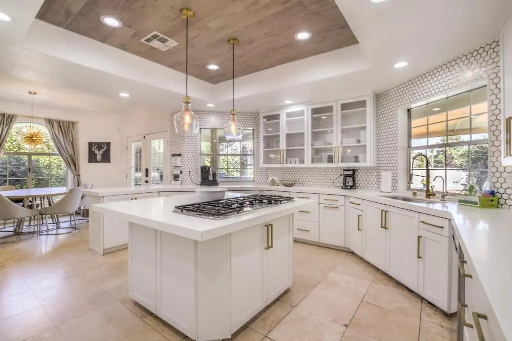 Villa Greens- 5,700Sf Luxury Las Vegas Pool
